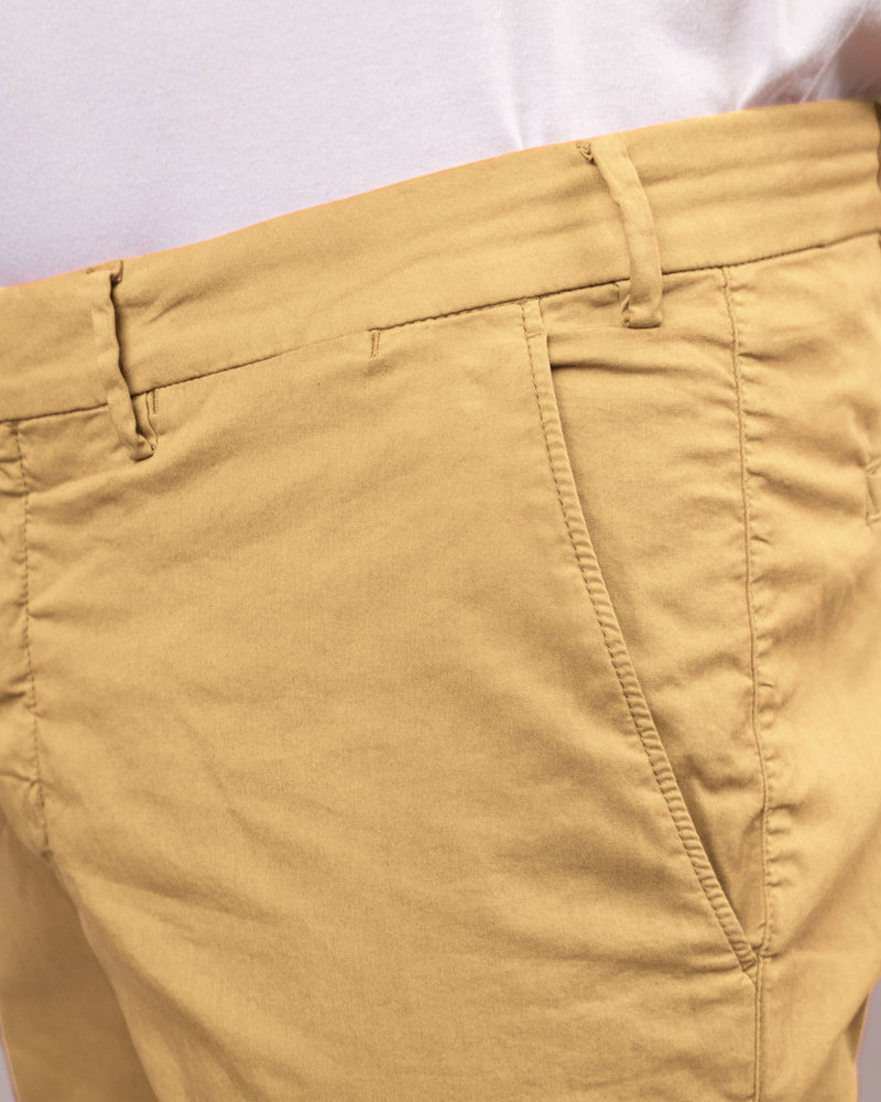 Pantalone chino in popeline di cotone leggero beige cammello slim fit